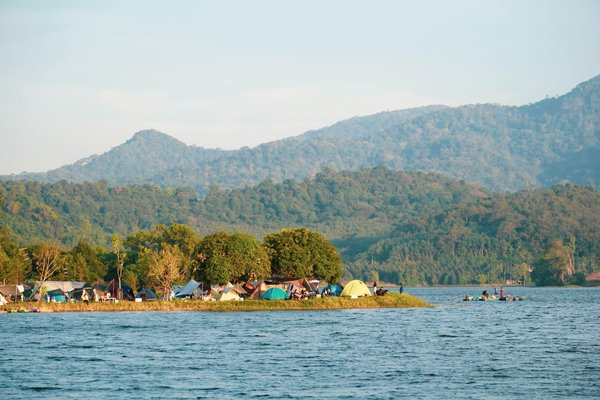 Peut-on camper en bord de rivière en Dordogne ?
