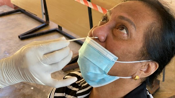 Comment la Clinique de Rosemère gère-t-elle les cas de COVID-19 ?