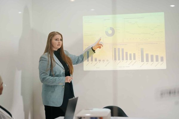 Quelles sont les meilleures pratiques pour gérer une équipe de vente dans l'industrie automobile ?